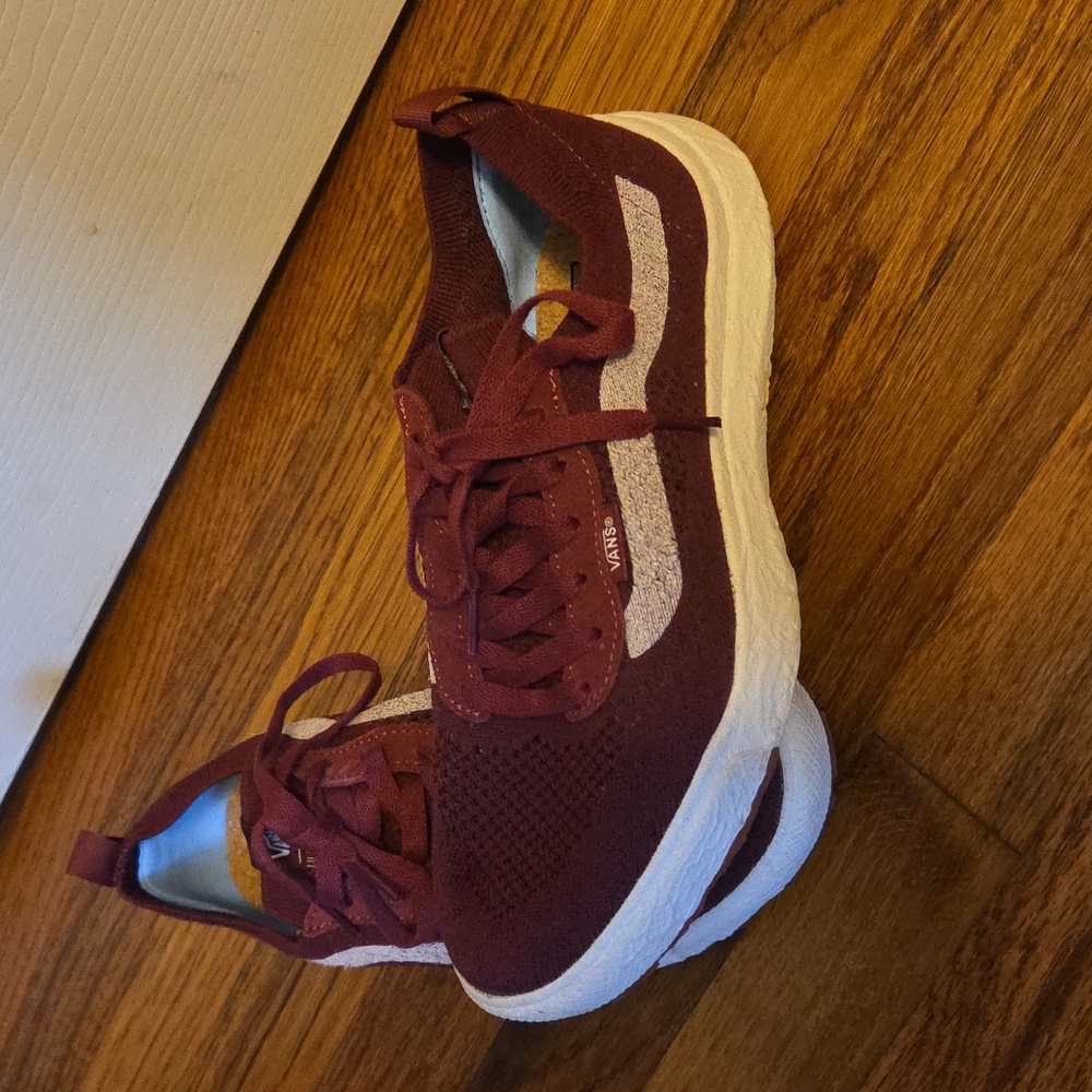 Vans Ultra Range VR3 Maroon and White Sneakers Unisex: Women's 8.5, Men's 7 - Picture 2 of 12